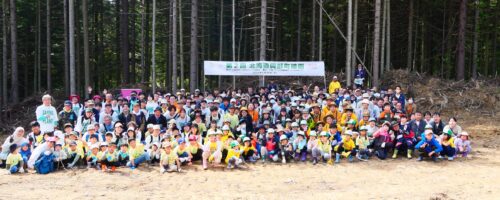 「北海道興部町植樹」を実施　約３５０名のボランティアの皆さまと３，０００本を植樹