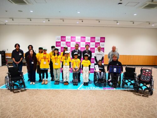 「ＮＰＯ法人カムイ大雪バリアフリー研究所」へイオン社会福祉基金より車いす・ボッチャセットを贈呈