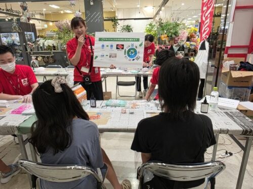 イオン札幌平岡店にて、ペットボトルリサイクルを学ぶ工作体験イベントを開催しました