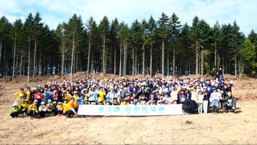 「北海道興部町植樹」を実施 ～約３５０名のボランティアの皆さまと３,０００本を植樹～