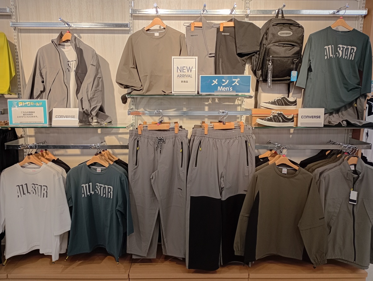 スポ－ツ売り場コンバ－ス入荷！！