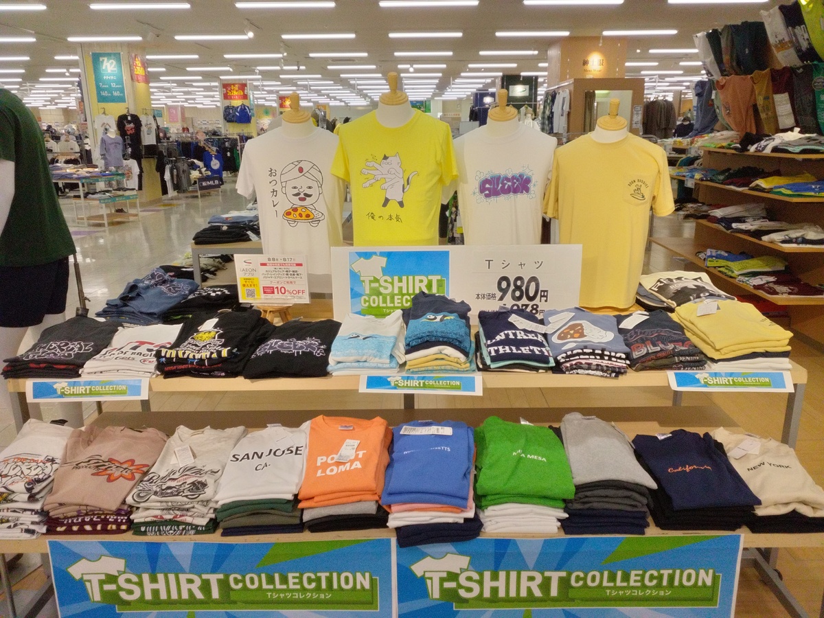 紳士服・婦人服売場　Tシャツ販売中！