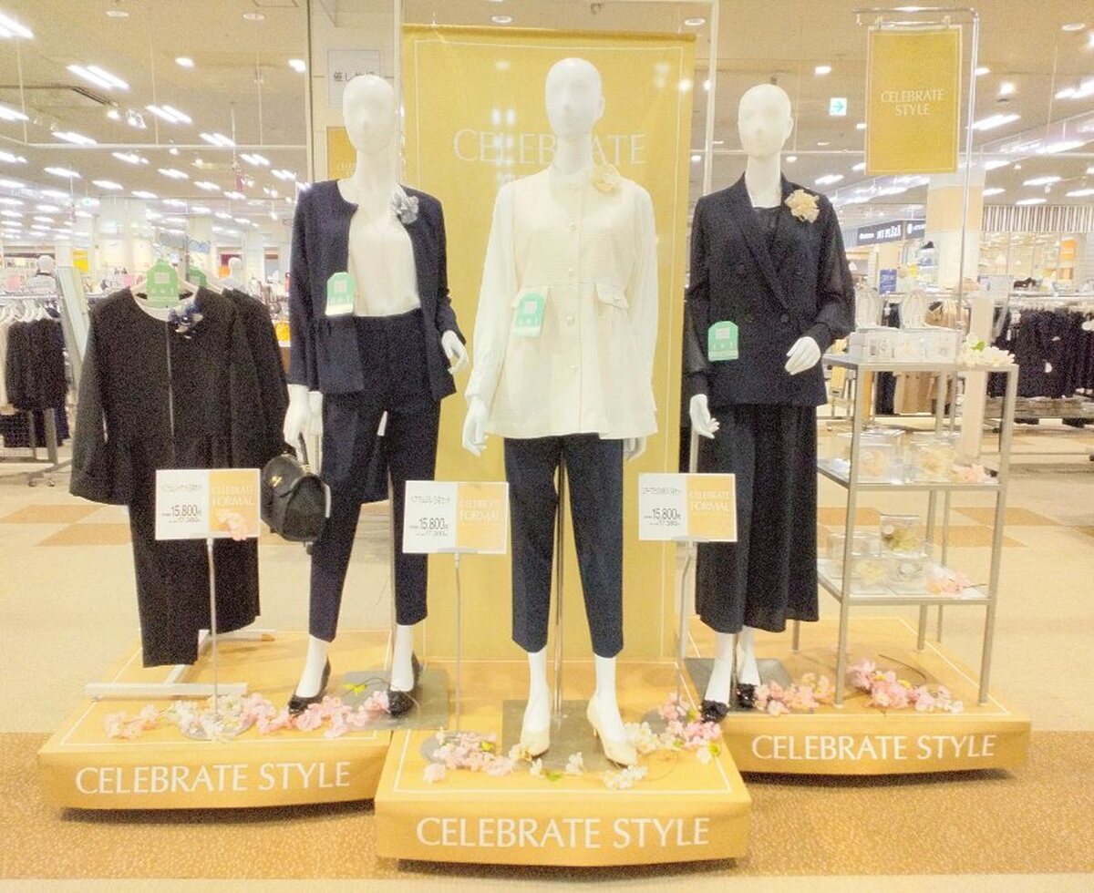 スーツ催事展開中🌸