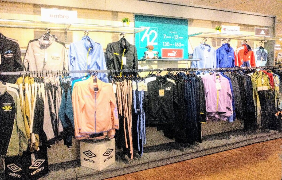 新着✨キッズ　トレーニングスーツ🏃😊