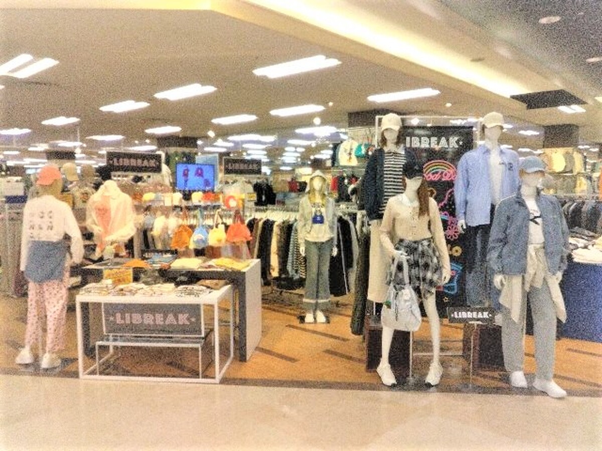 ２階衣料品ヤングカジュアルコーナー★