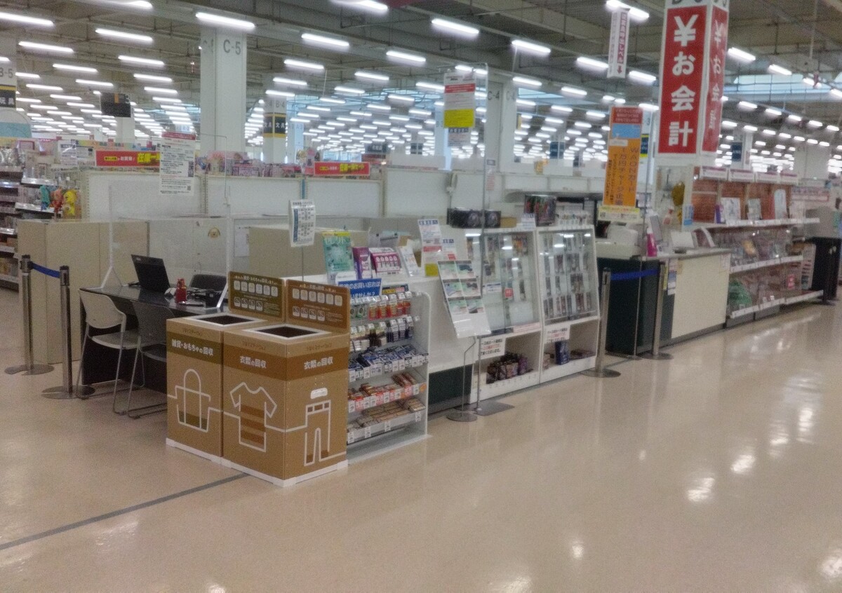 「衣類・雑貨回収ボックス」の設置を始めました！