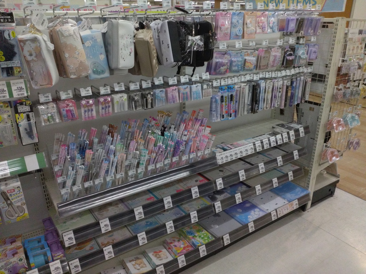 【ｶﾜ(・∀・)ｲｲ!!】ファンシー柄の文具や雑貨取り扱いスタート！　ｶﾜ(・∀・)ｲｲ!!