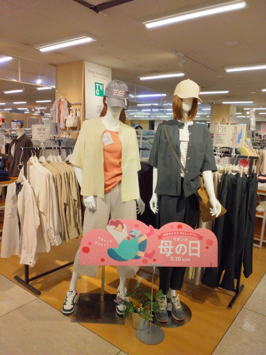 婦人服売場から母の日ご案内