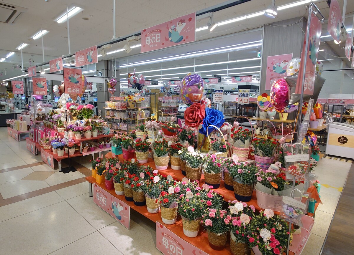 🌹母の日フラワー🌹　1階催事場で拡大しております🌹