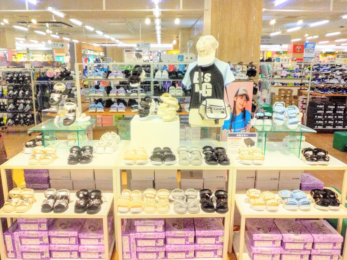 夏はスニーカーサンダルで遊ぼう！🌺