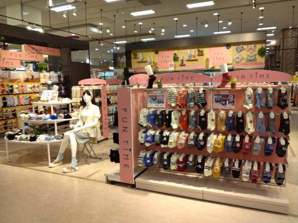 婦人靴下売場のご案内