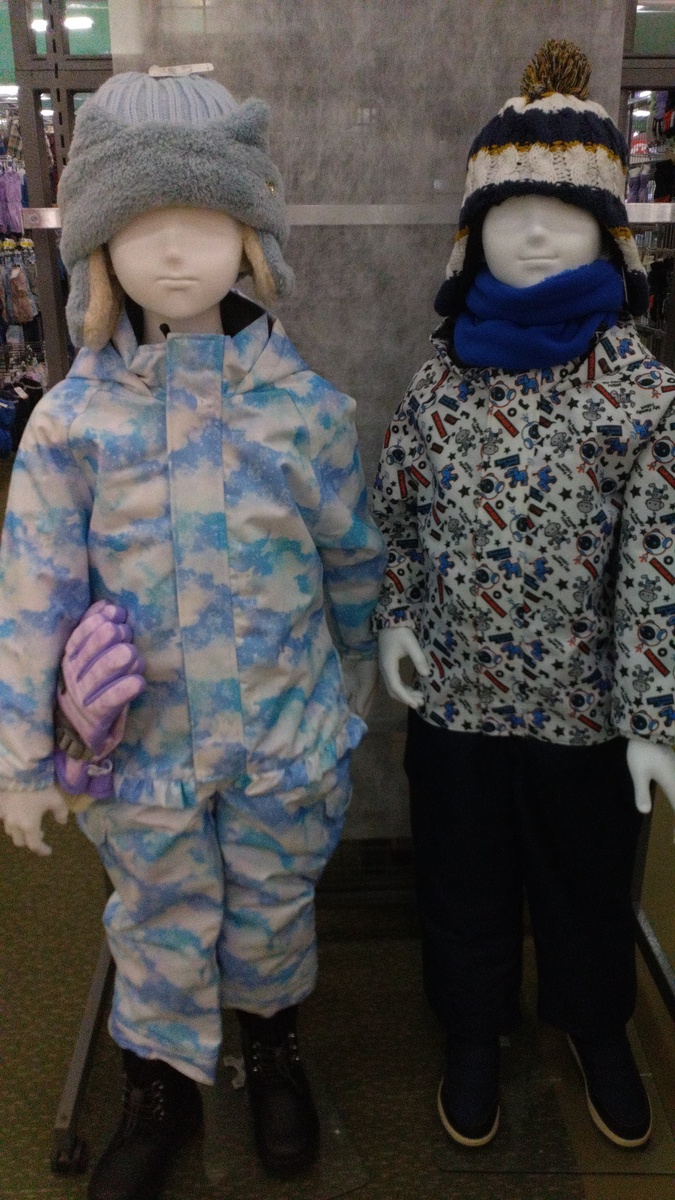 子供用スキースーツ展開中！